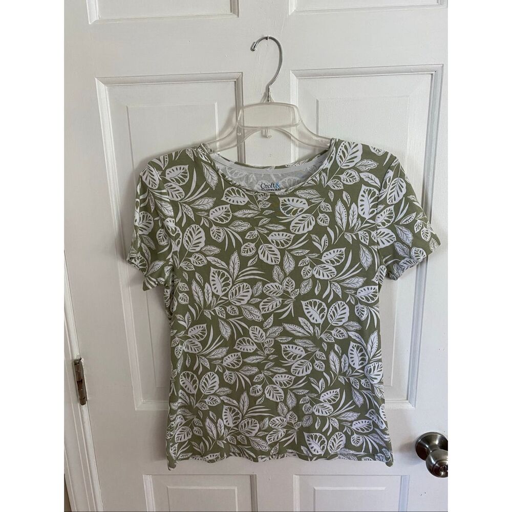 Croft & Barrow cotton tee with leaf print size S